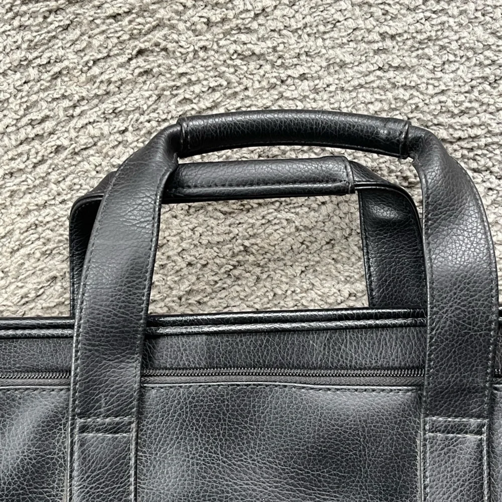 LAPTOP BRIEFCASE/ATTACHE/BOOKBAG! Hand or shoulder straps. Black Faux Leather.